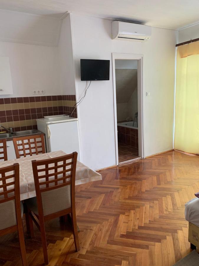 Ferienwohnung Kriszta Apartmanhaz Balatonlelle Exterior foto