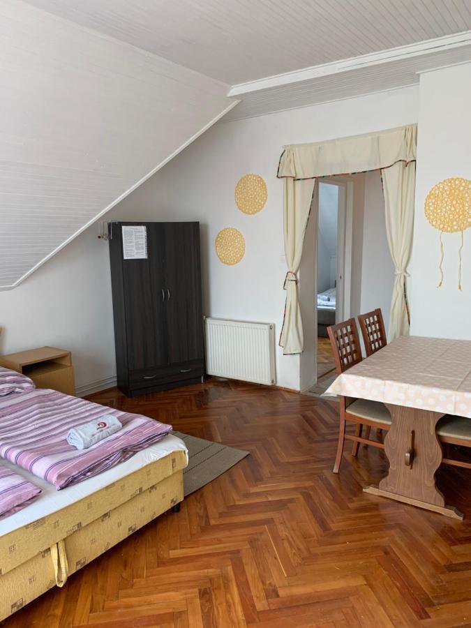 Ferienwohnung Kriszta Apartmanhaz Balatonlelle Exterior foto