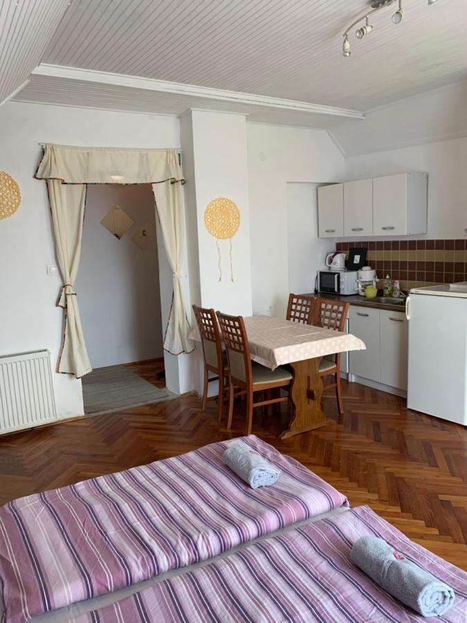Ferienwohnung Kriszta Apartmanhaz Balatonlelle Exterior foto