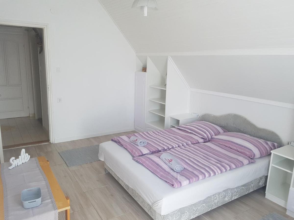 Ferienwohnung Kriszta Apartmanhaz Balatonlelle Exterior foto