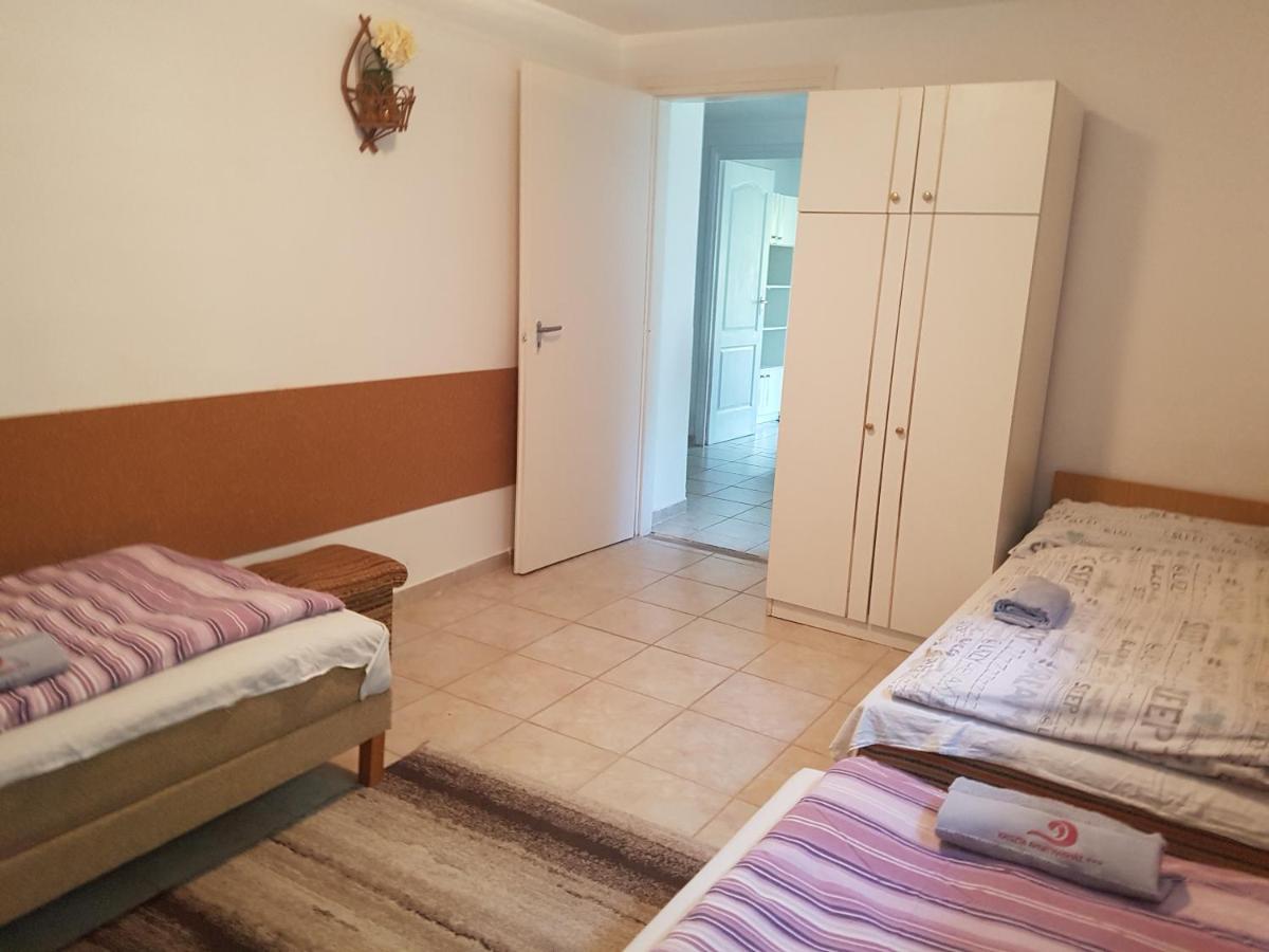 Ferienwohnung Kriszta Apartmanhaz Balatonlelle Exterior foto