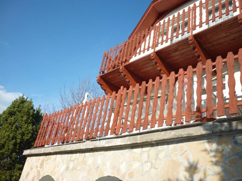 Ferienwohnung Kriszta Apartmanhaz Balatonlelle Exterior foto