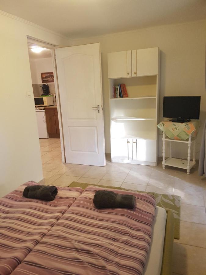 Ferienwohnung Kriszta Apartmanhaz Balatonlelle Exterior foto