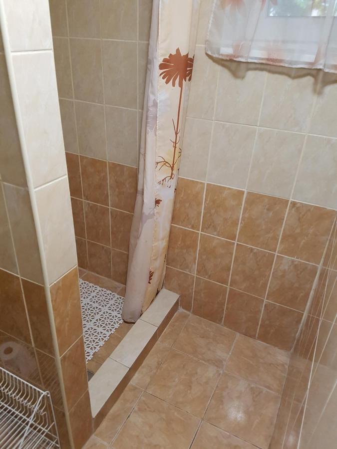 Ferienwohnung Kriszta Apartmanhaz Balatonlelle Exterior foto