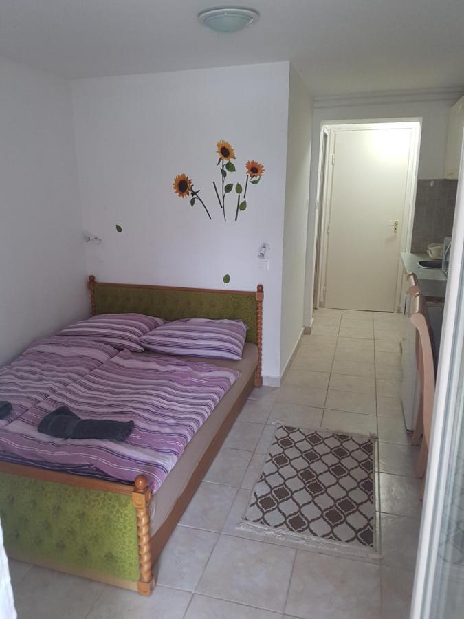 Ferienwohnung Kriszta Apartmanhaz Balatonlelle Exterior foto