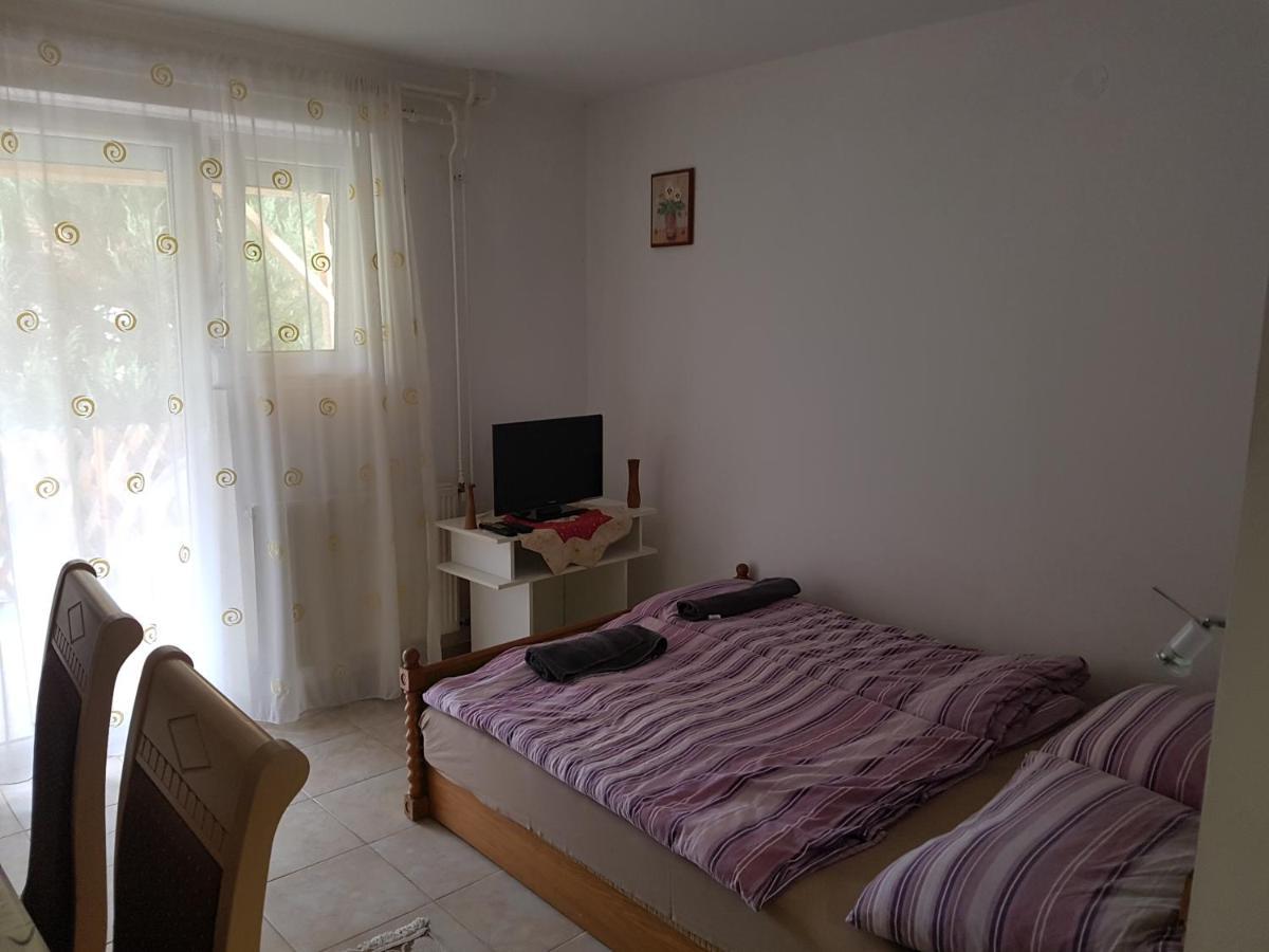 Ferienwohnung Kriszta Apartmanhaz Balatonlelle Exterior foto