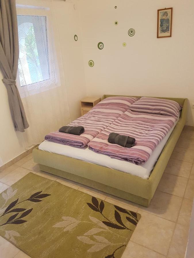 Ferienwohnung Kriszta Apartmanhaz Balatonlelle Exterior foto