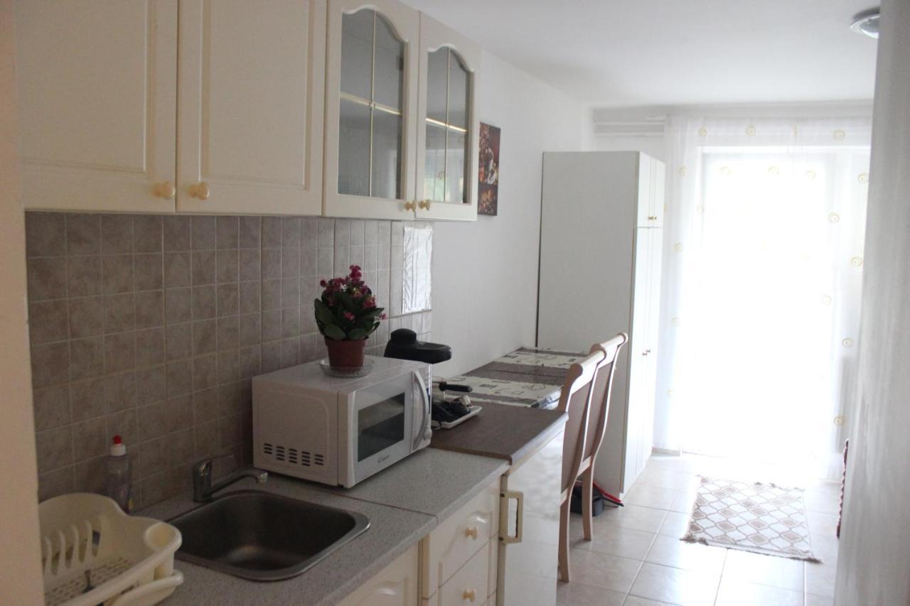 Ferienwohnung Kriszta Apartmanhaz Balatonlelle Exterior foto