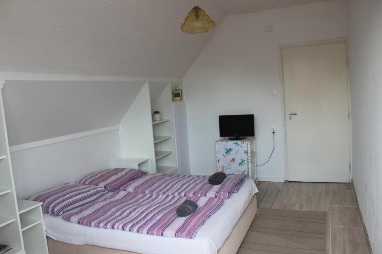 Ferienwohnung Kriszta Apartmanhaz Balatonlelle Exterior foto
